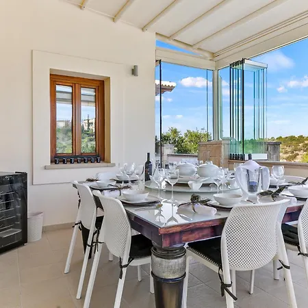 3 Bedroom Eleyjo With Stunning Private Pool, Aphrodite Hills Sakarya