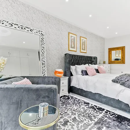 Villa 3 Bedroom Eleyjo With Stunning Private Pool, Aphrodite Hills Sakarya