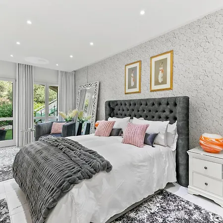 3 Bedroom Eleyjo With Stunning Private Pool, Aphrodite Hills * Sakarya