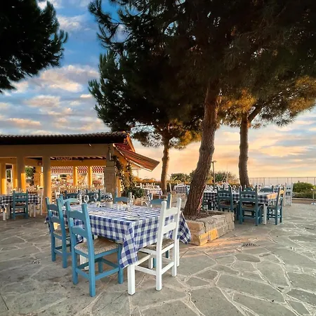 3 Bedroom Eleyjo With Stunning Private Pool, Aphrodite Hills Villa