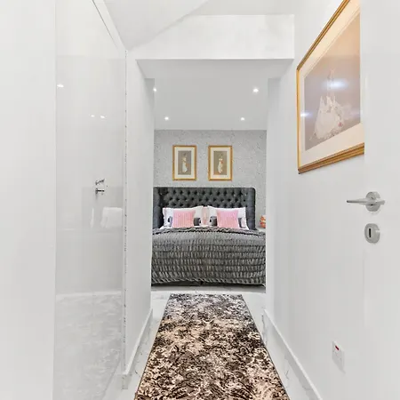 3 Bedroom Eleyjo With Stunning Private Pool, Aphrodite Hills Villa Kouklia