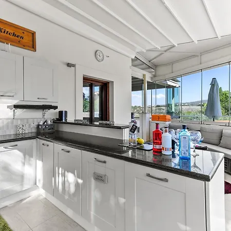 3 Bedroom Eleyjo With Stunning Private Pool, Aphrodite Hills Vila