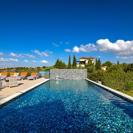Vila 3 Bedroom Eleyjo With Stunning Private Pool, Aphrodite Hills *