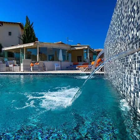Vila 3 Bedroom Eleyjo With Stunning Private Pool, Aphrodite Hills *