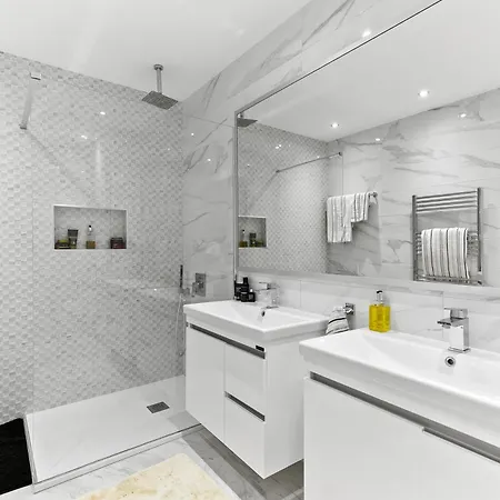 3 Bedroom Eleyjo With Stunning Private Pool, Aphrodite Hills Villa Kouklia