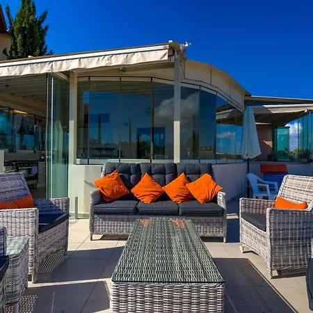Vila 3 Bedroom Eleyjo With Stunning Private Pool, Aphrodite Hills *