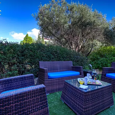 3 Bedroom Eleyjo With Stunning Private Pool, Aphrodite Hills Vila *