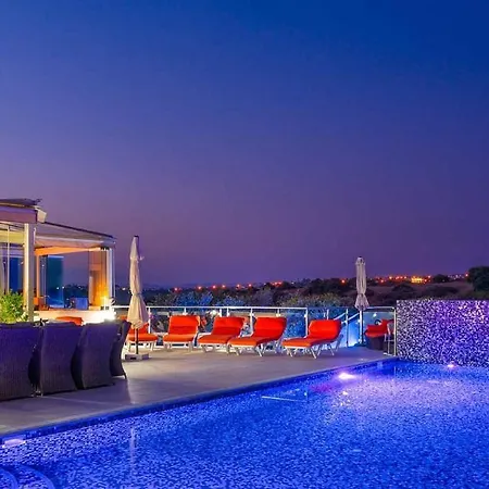 3 Bedroom Eleyjo With Stunning Private Pool, Aphrodite Hills Villa *