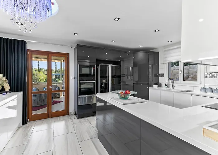 Villa 3 Bedroom Eleyjo With Stunning Private Pool, Aphrodite Hills