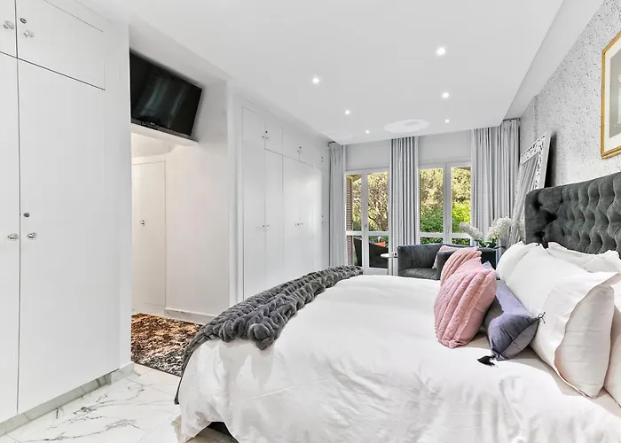 3 Bedroom Eleyjo With Stunning Private Pool, Aphrodite Hills Villa Kouklia