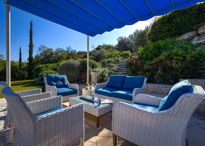 3 Bedroom Eleyjo With Stunning Private Pool, Aphrodite Hills Willa Kuklia