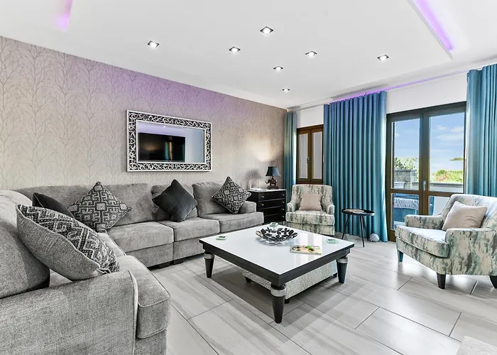 3 Bedroom Eleyjo With Stunning Private Pool, Aphrodite Hills *