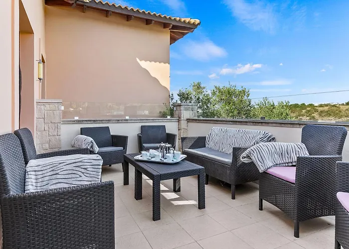 3 Bedroom Eleyjo With Stunning Private Pool, Aphrodite Hills Villa *