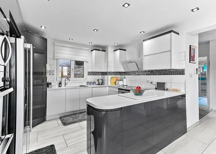 Villa 3 Bedroom Eleyjo With Stunning Private Pool, Aphrodite Hills