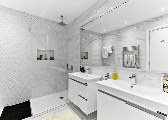 3 Bedroom Eleyjo With Stunning Private Pool, Aphrodite Hills Willa Kuklia