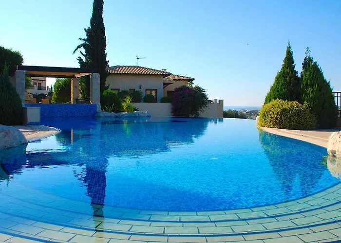 3 Bedroom Eleyjo With Stunning Private Pool, Aphrodite Hills Villa Kouklia