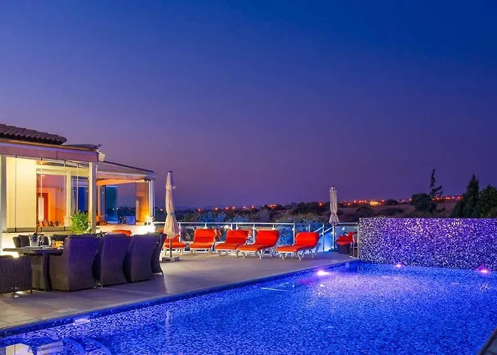 3 Bedroom Eleyjo With Stunning Private Pool, Aphrodite Hills Villa *